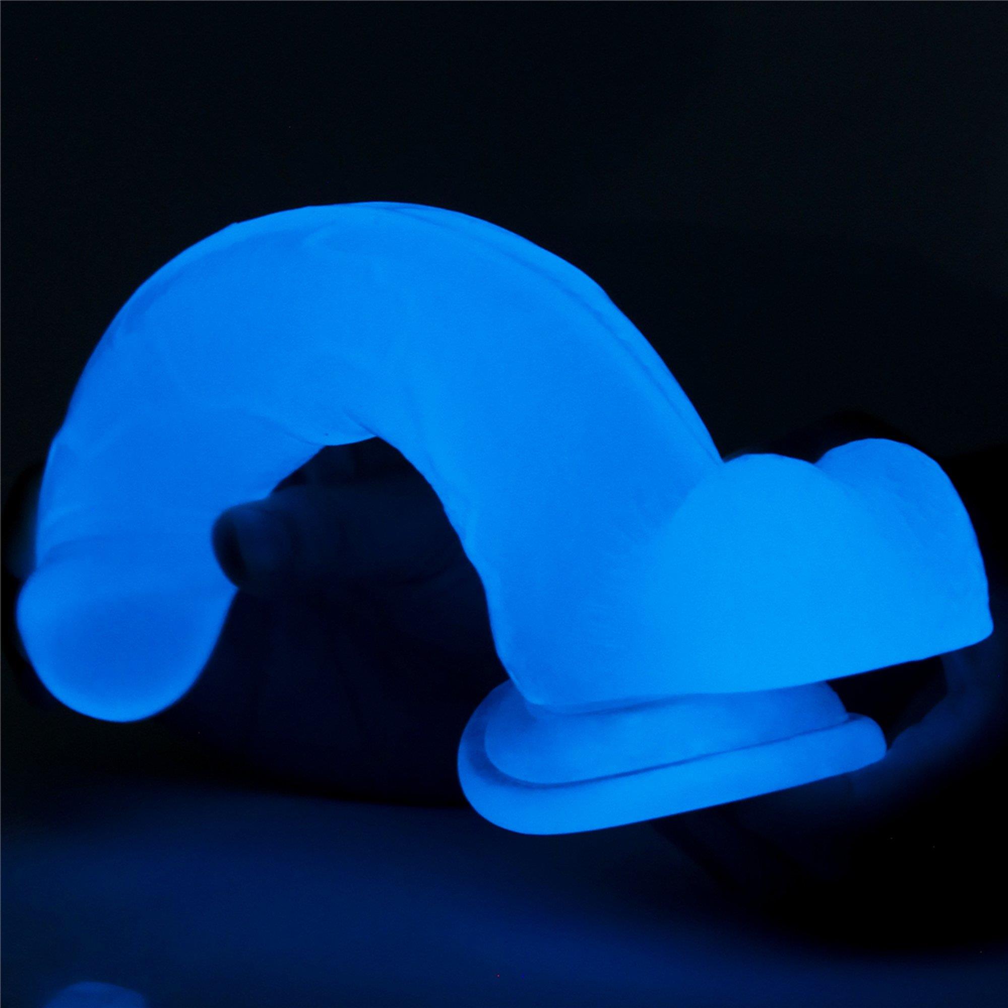 Neonowe dildo LoveToy Lumino Play, 19 cm (niebieski) Neonowe dildo LoveToy Lumino Play, 19 cm (niebieski)