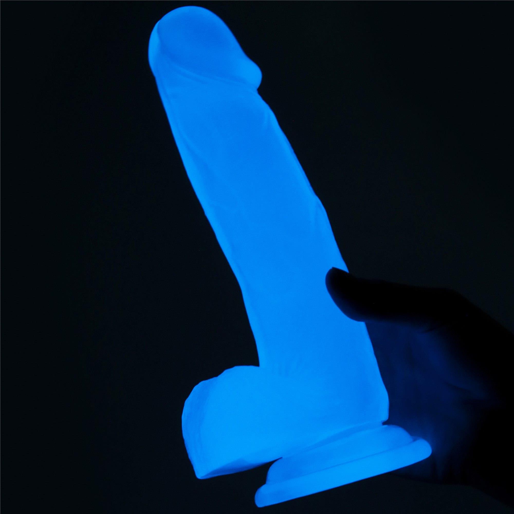 Neonowe dildo LoveToy Lumino Play, 19 cm (niebieski) Neonowe dildo LoveToy Lumino Play, 19 cm (niebieski)